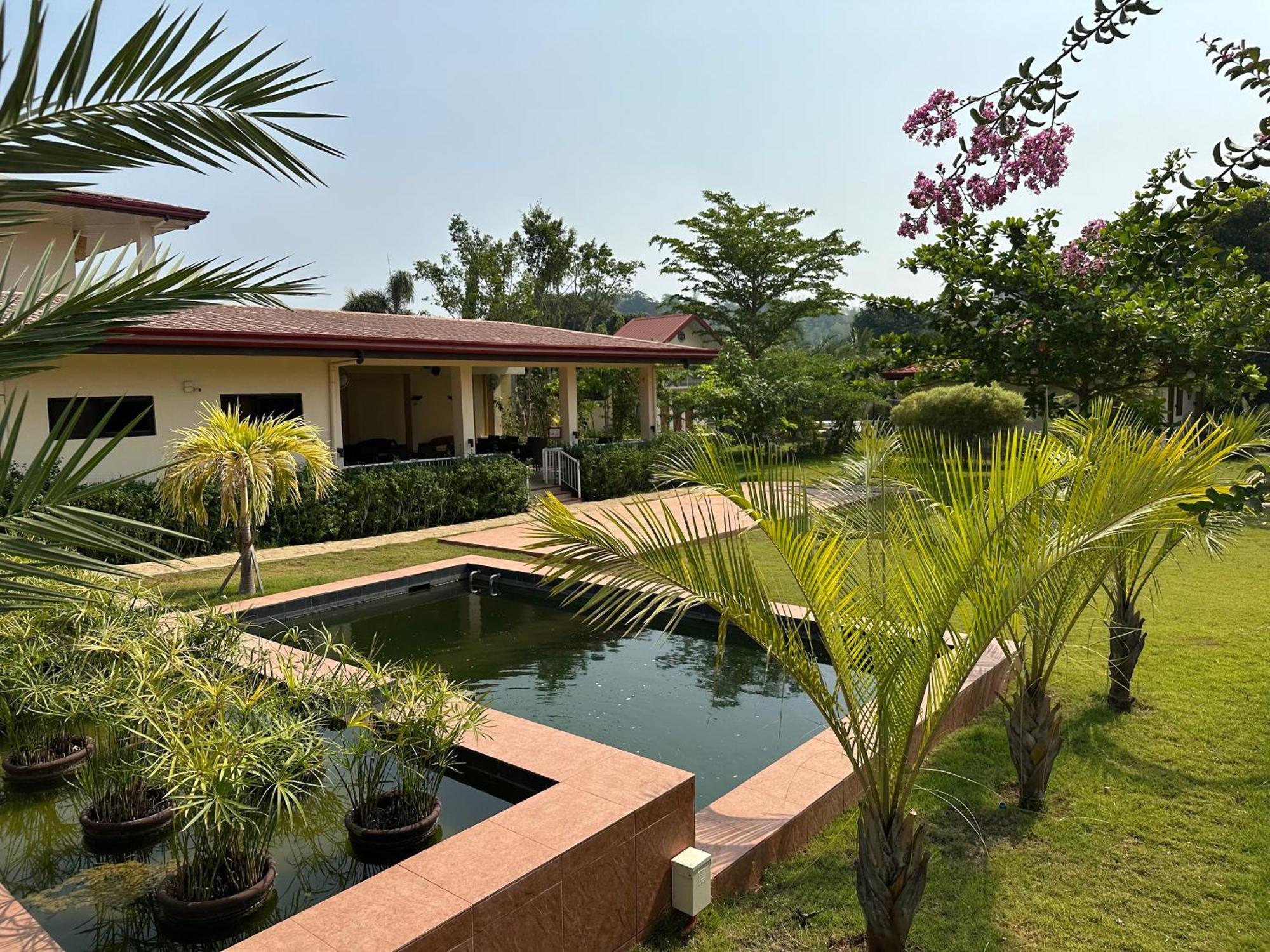 Strutz Art Garden Resort Bangued Exteriér fotografie